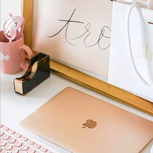 Meet your Posher, Thalia